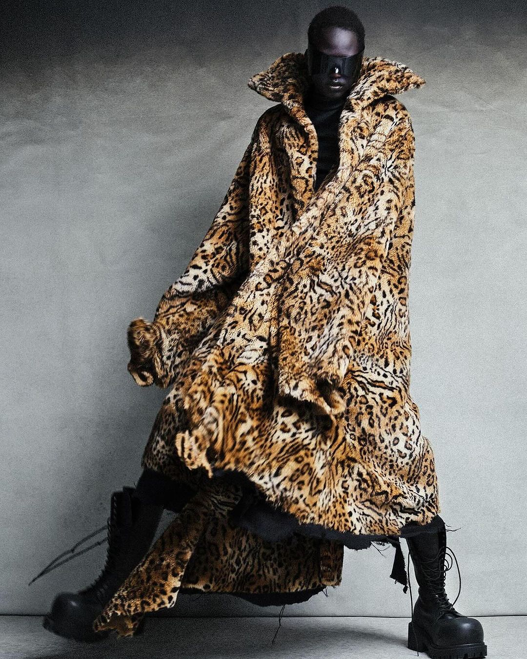 Tom Ford | Summer 24 | Nyaduola | Select Milano | Select Model